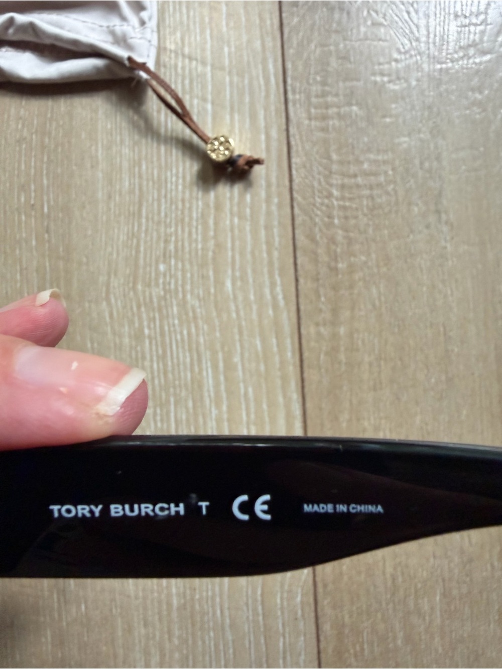 Tory Burch Black Square Sunglasses with Gold Logo - Picture 6 of 7